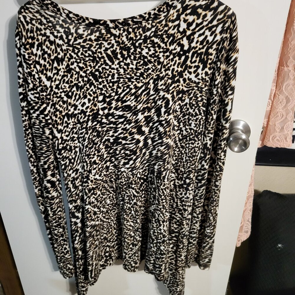 NEIMAN MARCUS ANIMAL PRINT TOP SZ S - Picture 2 of 3
